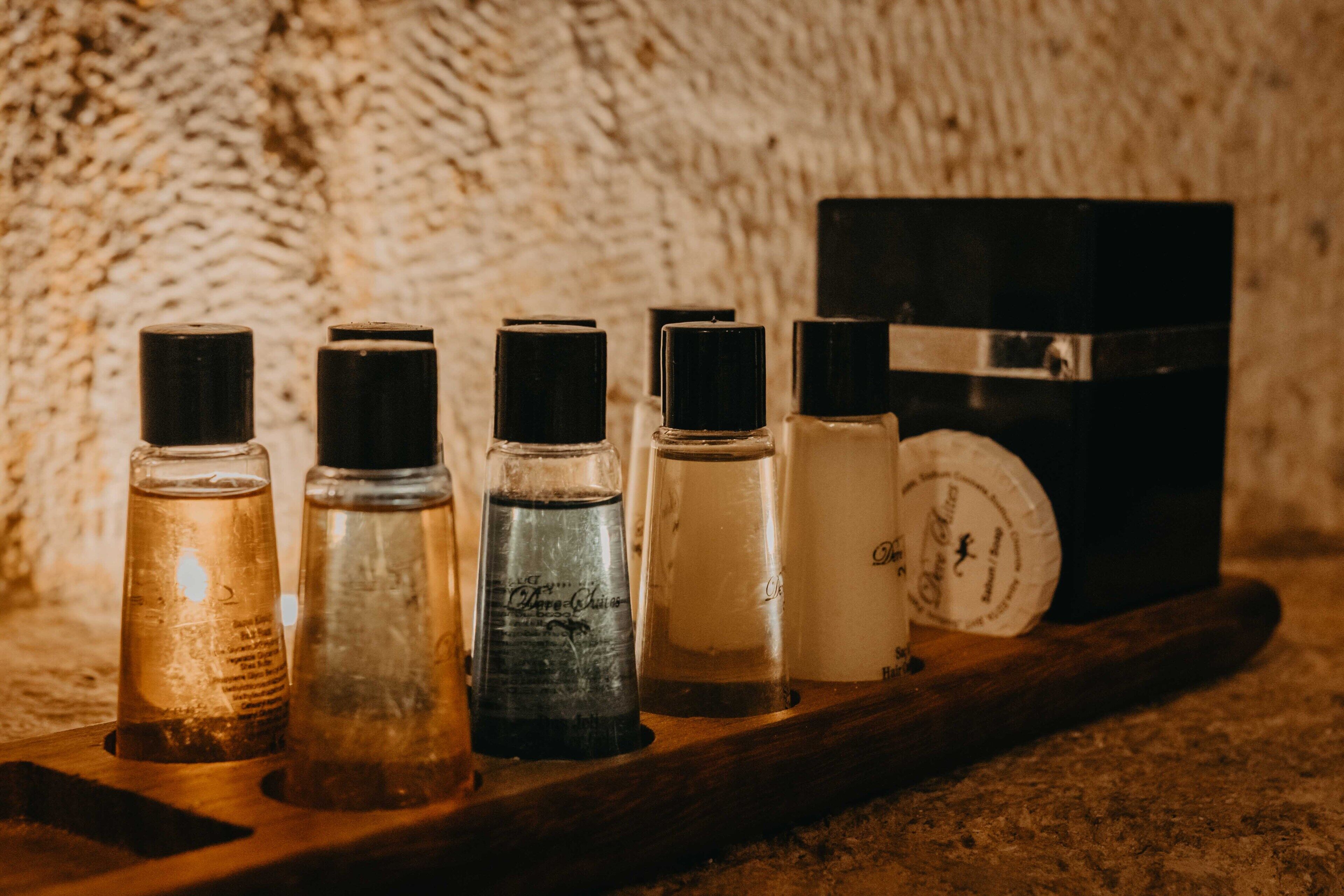 shower, hydromassage showerhead, free toiletries, hair dryer