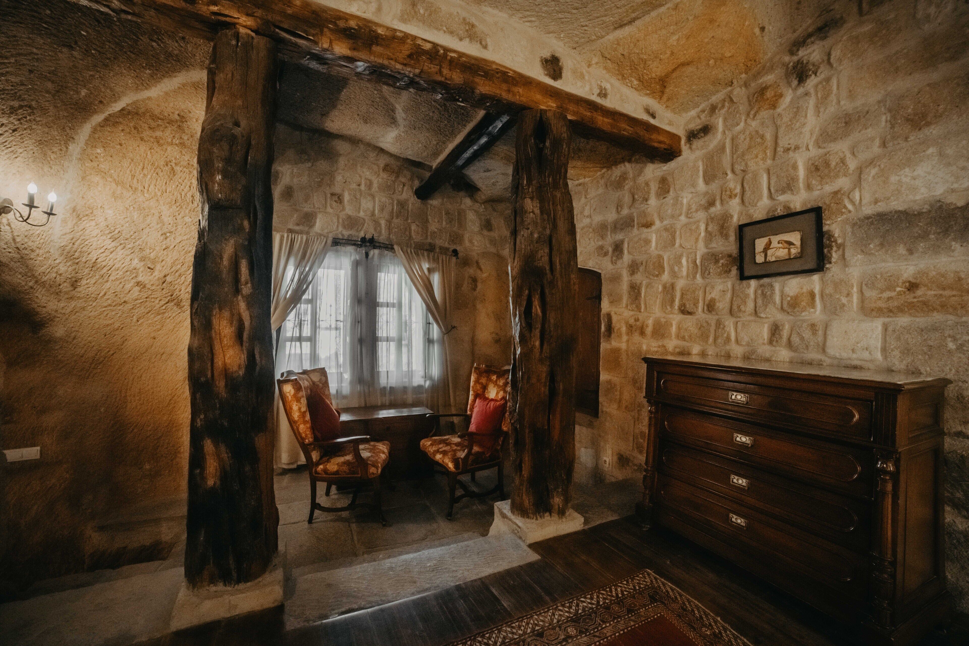 honeymoon cave suite | living area | lcd tv, mp3 dock