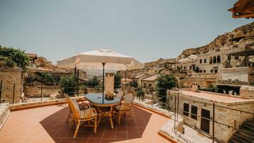 Family Cave Suite | Terrace/patio