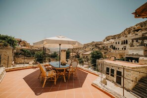 Family Cave Suite  | Terrace/patio