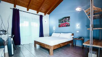 Standard Double Room & Spa | Copriletto in piuma, minibar, una cassaforte in camera