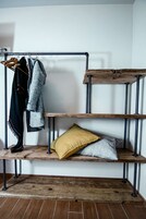 Edredones de plumas, minibar, caja fuerte y decoración individual