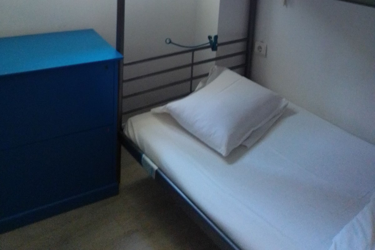 Dormitorio compartido, dormitorio mixto (8 Beds) | 1 dormitorio, caja fuerte, tabla de planchar con plancha y wifi gratis