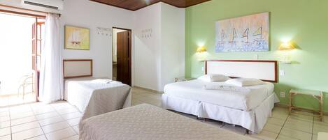 Minibar, in-room safe, bed sheets