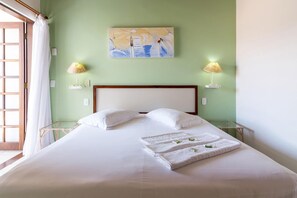 迷你吧、客房内保险箱、床单