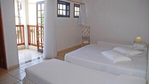 Minibar, két bảo mật tại phòng, bộ trải giường 