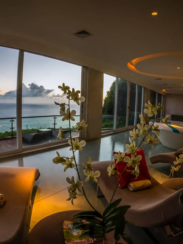 Couples treatment rooms, steam room, body treatments, aromatherapy