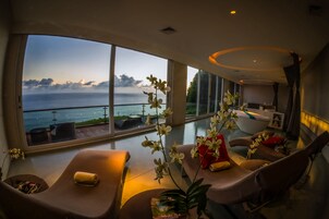 Couples treatment rooms, steam room, body treatments, aromatherapy