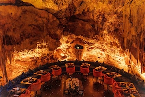 3 restaurants; breakfast, lunch, dinner and brunch served  - The Edge Bali (Pecatu)