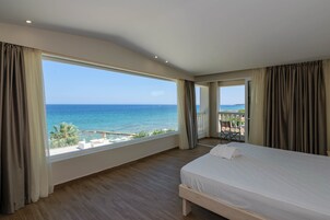 Suite Deluxe, vista mare | Una cassaforte in camera, con stile personalizzato