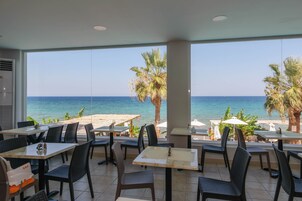 Colazione a buffet a pagamento, servita tutte le mattine 