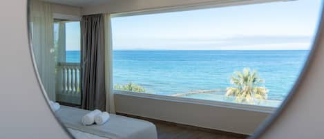 Suite Deluxe, vue mer | Coffres-forts dans les chambres, décoration personnalisée