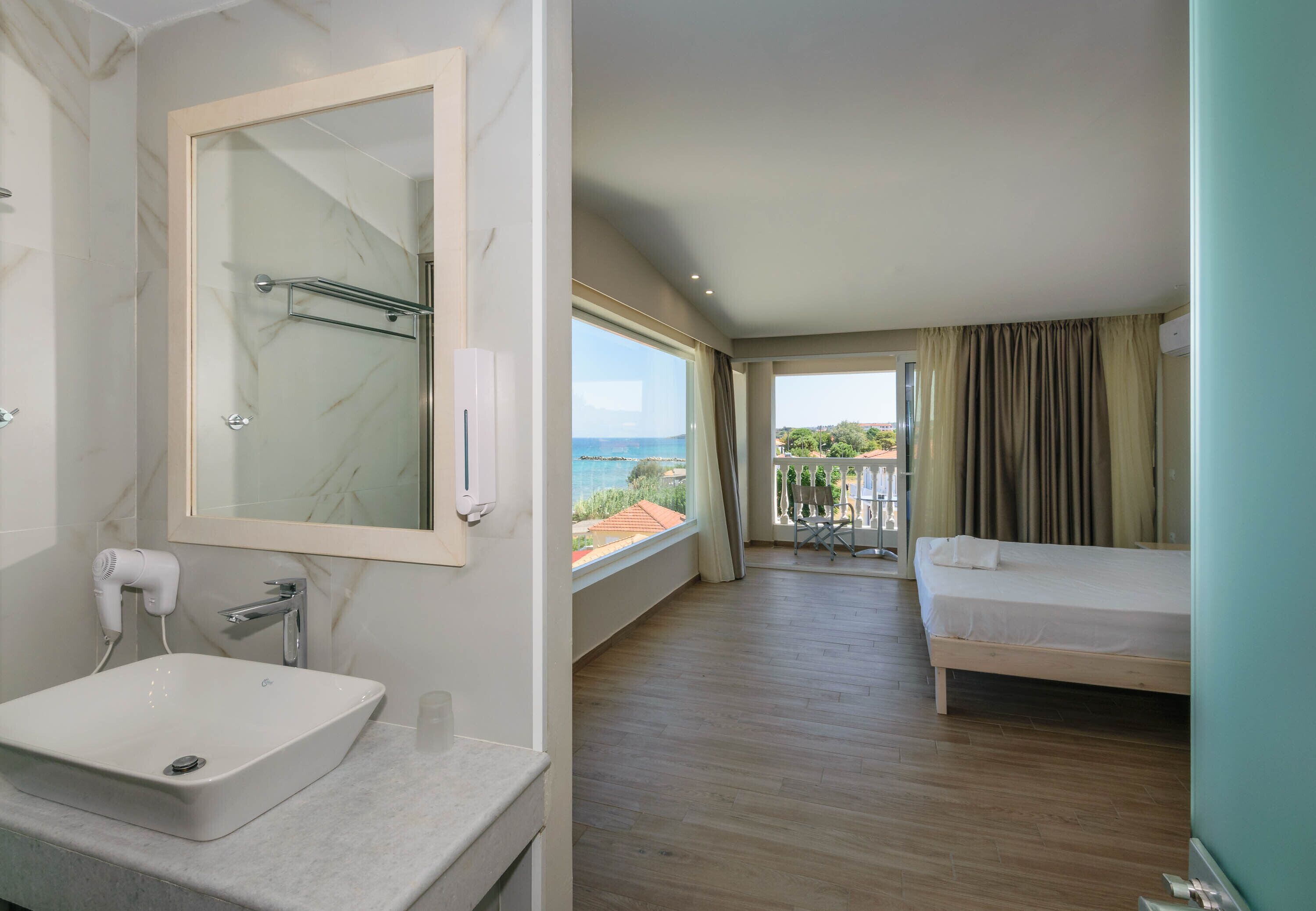 Photo - Belussi Beach Hotel & Suites