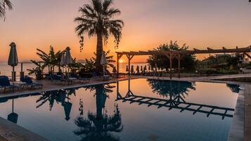 Outdoor pool, pool umbrellas, sun loungers