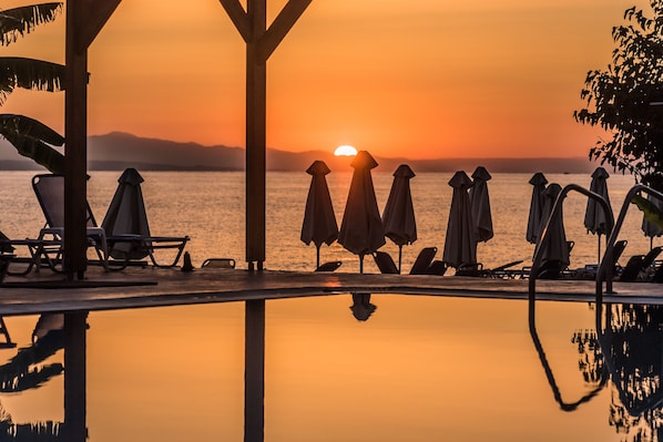 Outdoor pool, pool umbrellas, sun loungers