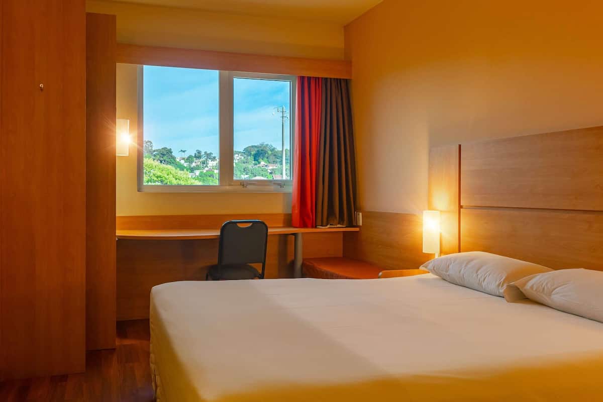 Standard Room, 1 Double Bed | Minibar, in-room safe, desk, soundproofing