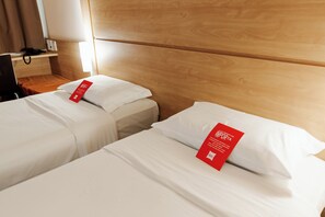 Standard Twin Room, 2 Twin Beds | Minibar, in-room safe, desk, soundproofing