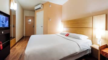 Standardværelse - 1 dobbeltseng | Minibar, pengeskab på værelset, skrivebord, lydisolering