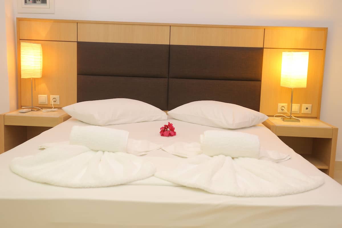 1 bedroom, in-room safe, blackout curtains, soundproofing