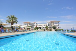Outdoor pool, pool umbrellas, sun loungers