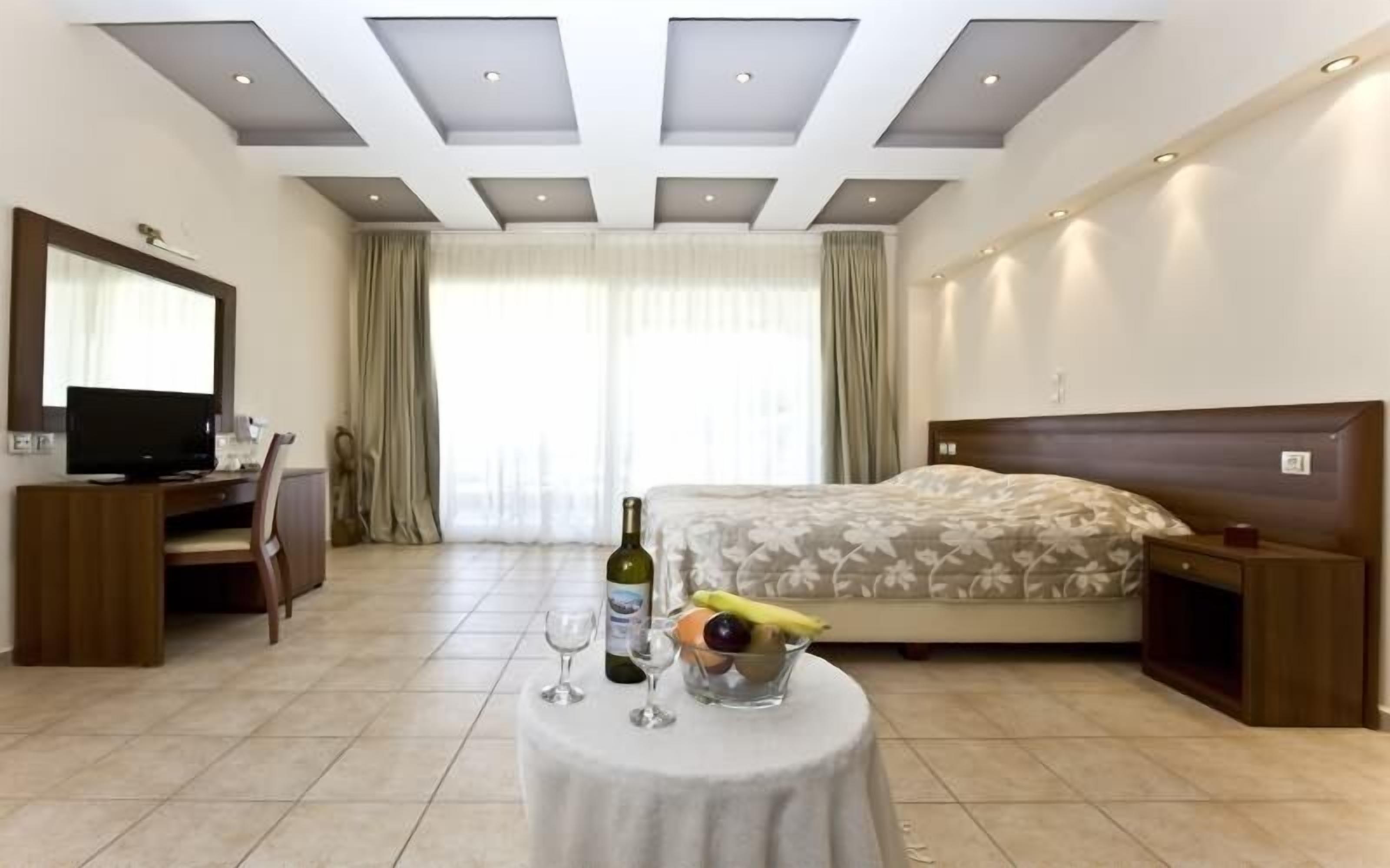 studio | in-room safe, desk, iron/ironing board, free cots/infant beds