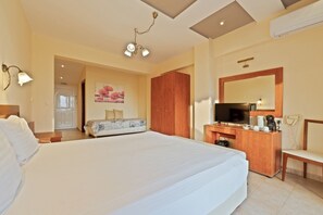 Triple Room | In-room safe, iron/ironing board (on request), cribs (free), WiFi (free)
