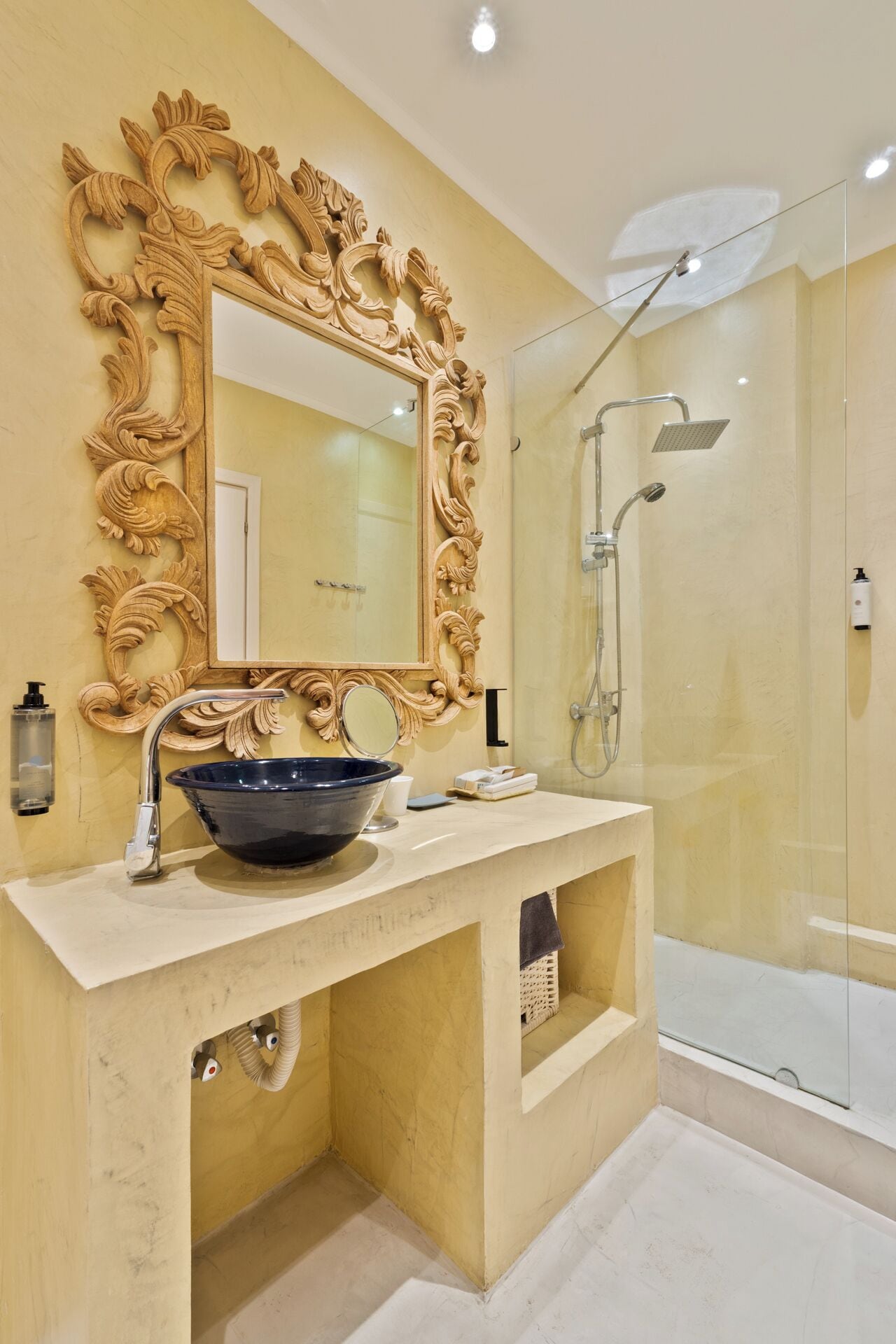 Triple Room | Bathroom | Shower, rainfall showerhead, eco-friendly toiletries, hair dryer