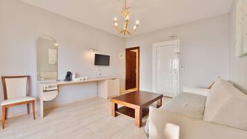 Suite | Living area | 32-inch flat-screen TV with satellite channels, books