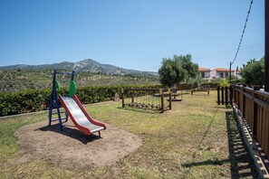 Children’s play area – outdoor - Kelyfos Hotel Bungalows and Suites (Sithonia)