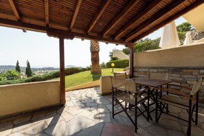 Kolmen hengen huone | Terassi/patio