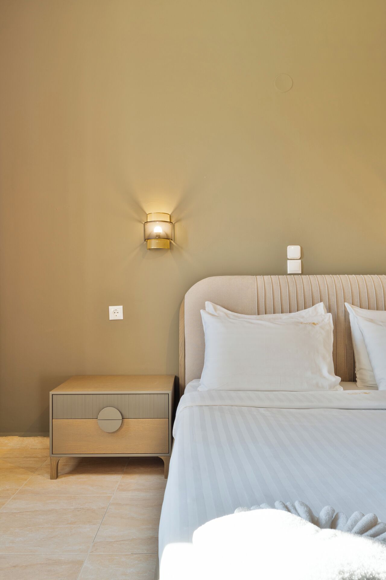 Suite | In-room safe, iron/ironing board (on request), cribs (free), WiFi (free)