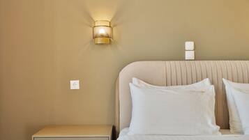 Suite | In-room safe, iron/ironing board (on request), cribs (free), WiFi (free)