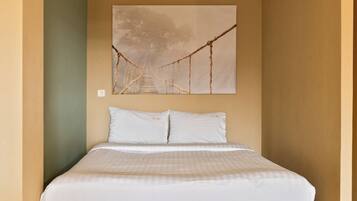 Studio | In-room safe, iron/ironing board (on request), cribs (free), WiFi (free)