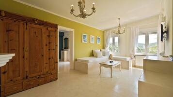 Suite | Living area | 32-inch flat-screen TV with satellite channels, books