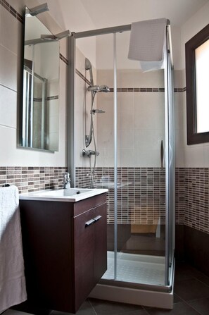 Douche, douche cascade, articles de toilette (gratuits)
