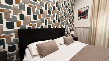 Kahden hengen deluxe-huone, 1 parisänky | 1 makuuhuone, minibaari, tallelokero huoneessa, työpöytä