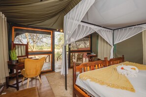 Hypo-allergenic bedding, in-room safe, bed sheets - Elephant Valley Lodge (Kasane)