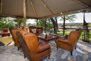 Living area - Elephant Valley Lodge (Kasane)