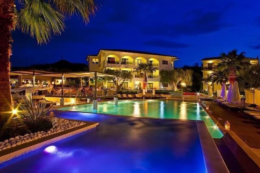 Flegra Palace by null