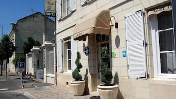 المنشأة من الخارج