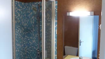 Habitació doble econòmica, amb bany privat | Bany