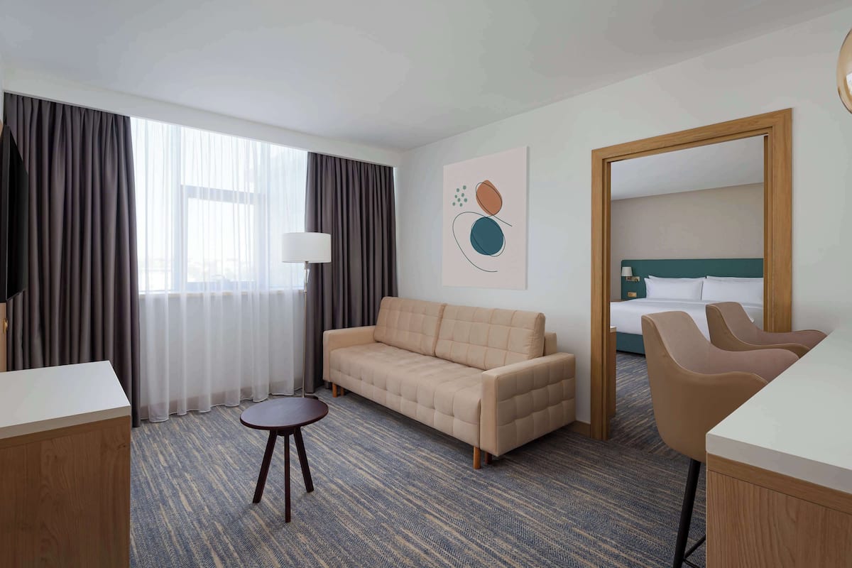 suite, 1 bedroom | living area | 33-inch tv with cable channels