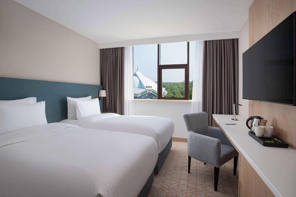 premium bedding, minibar, in-room safe, desk