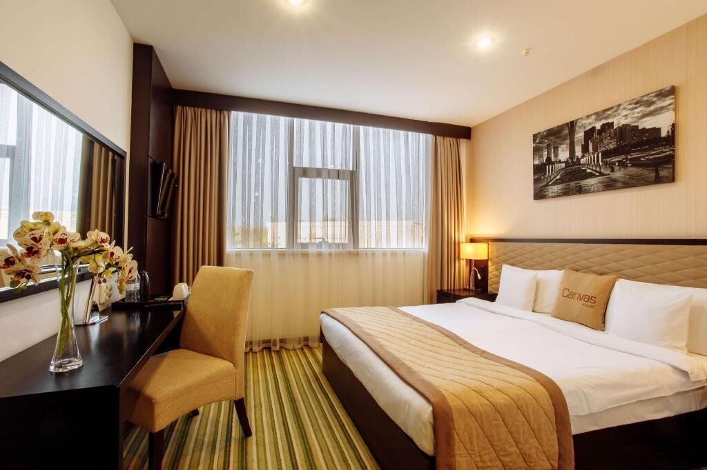 Literie de qualité, minibar, coffre-fort, bureau