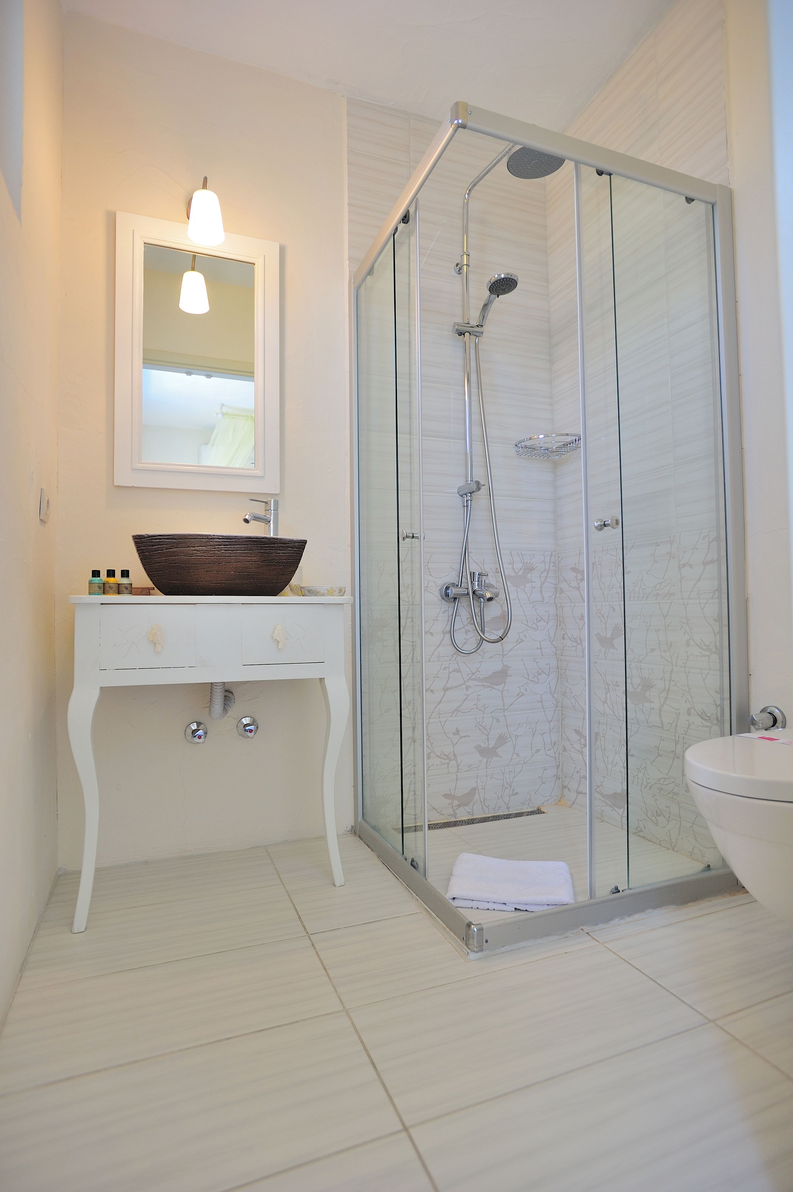 standard double or twin room, 1 double or 2 single beds, balcony, mountain view | bathroom | free toiletries, hair dryer, slippers, towels