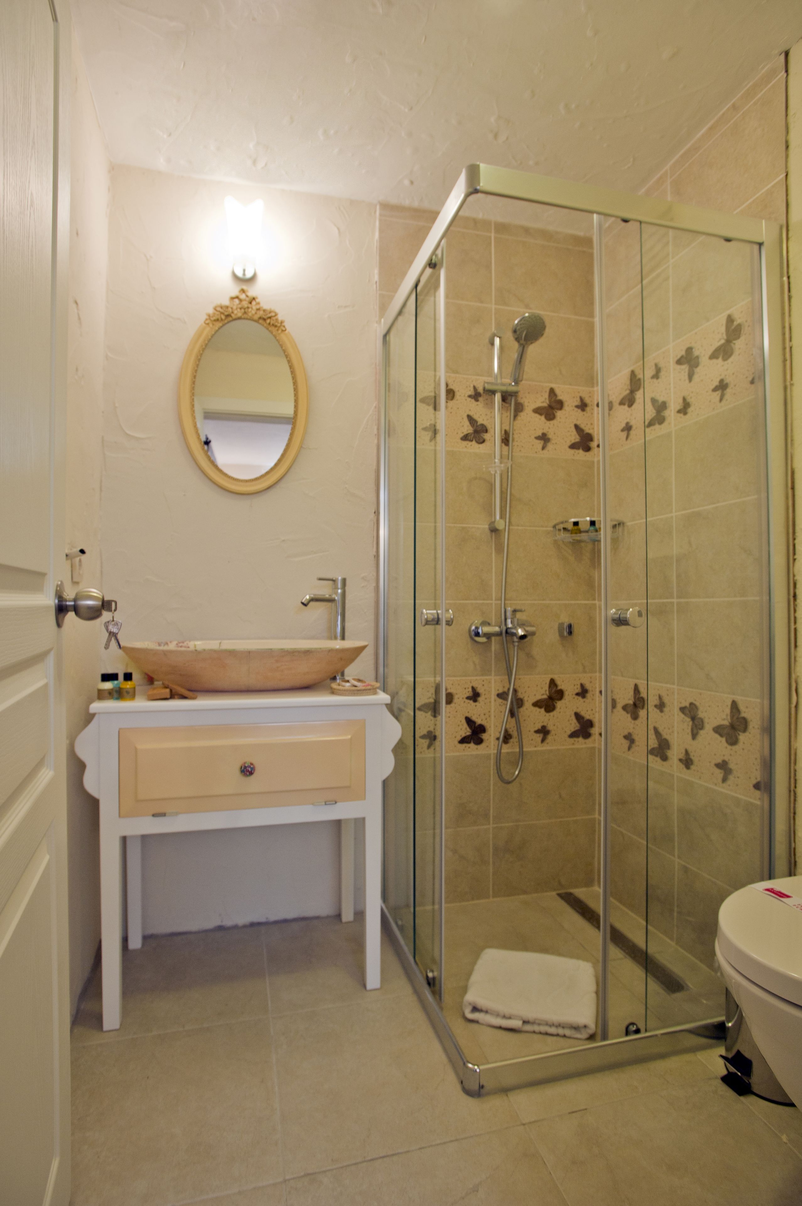 basement floor (bodrum kat) double room | bathroom | free toiletries, hair dryer, slippers, towels