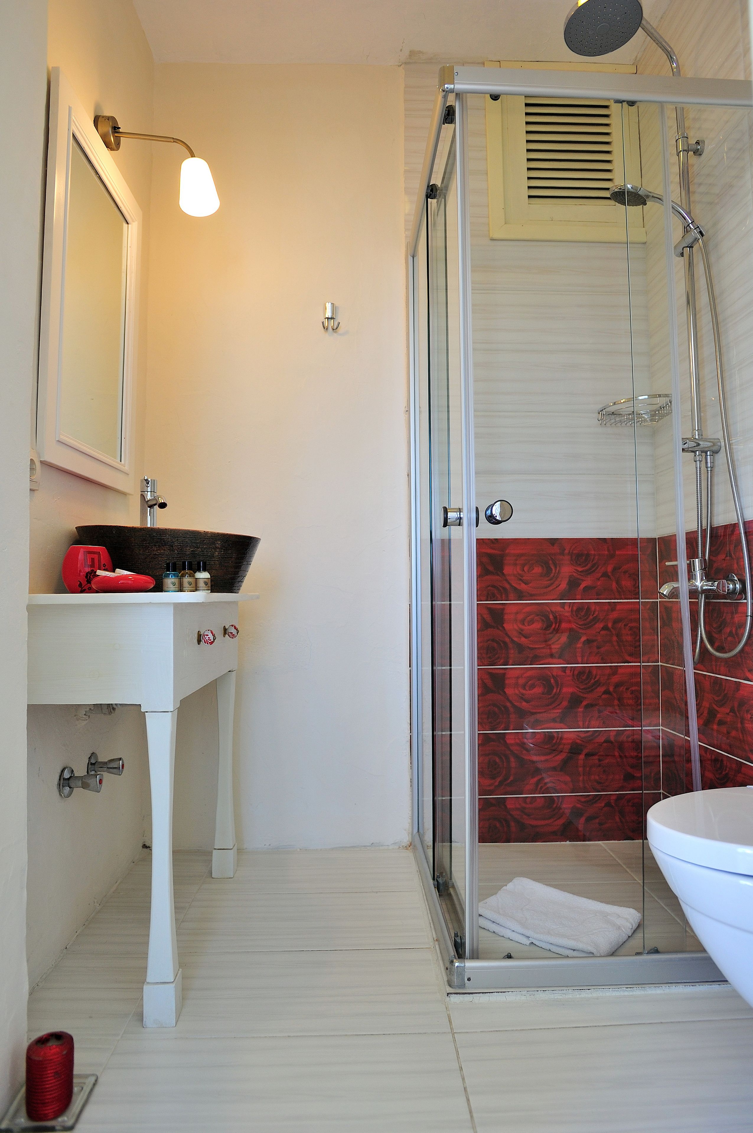 deluxe double or twin room, 1 bedroom, balcony, garden view | bathroom | free toiletries, hair dryer, slippers, towels