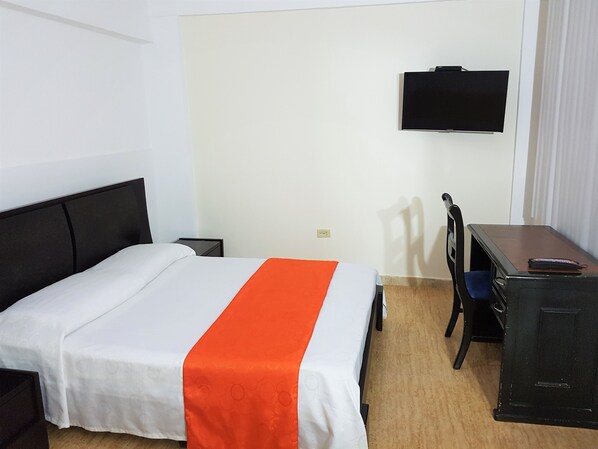 Chambre Simple | Surmatelas, fer et planche à repasser, Wi-Fi gratuit