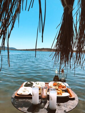 Private beach, white sand, sun-loungers, beach umbrellas - Biyikli Pansiyon (Ayvalik)