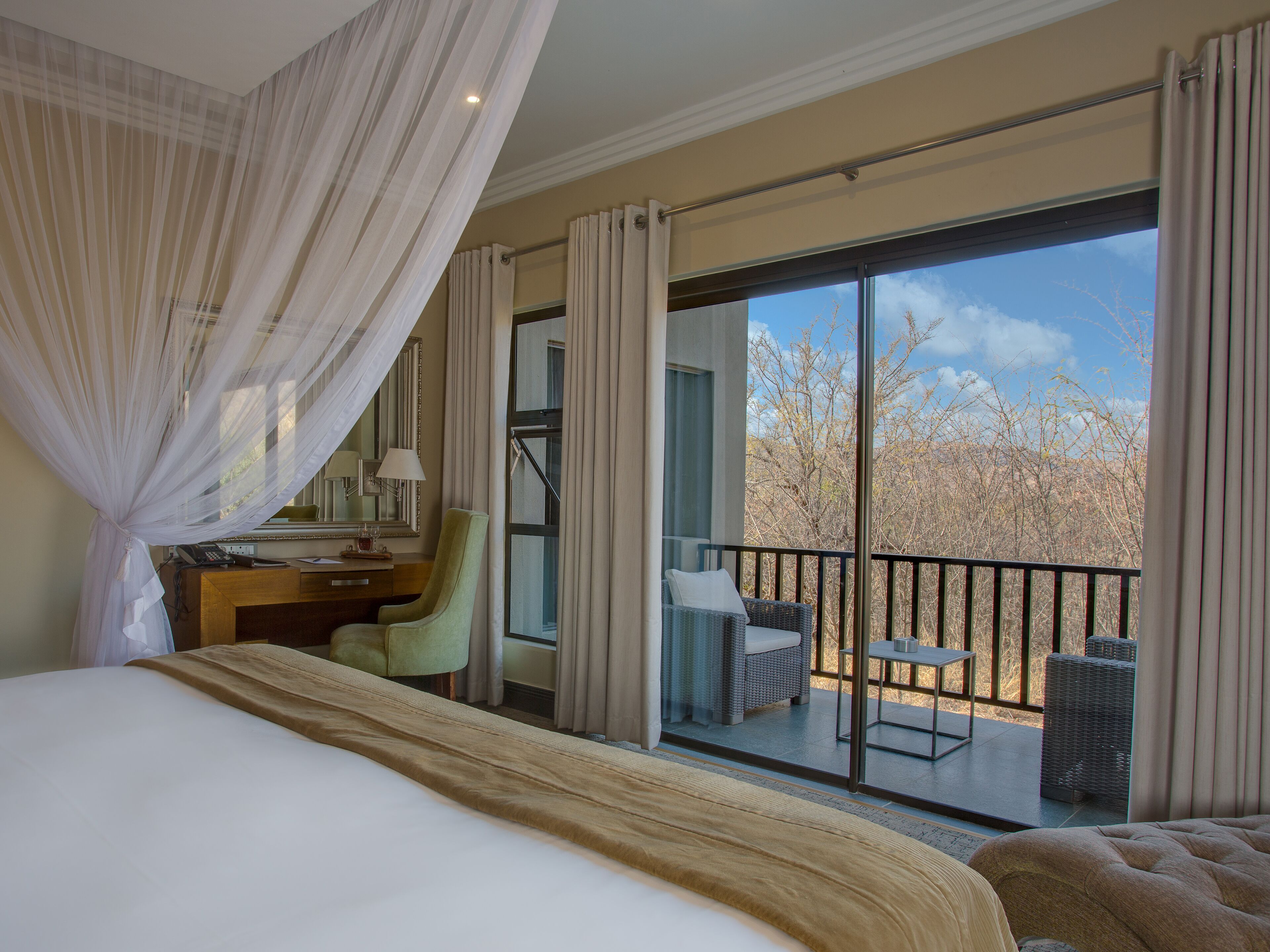 Sábanas de algodón egipcio, ropa de cama de alta calidad y minibar 